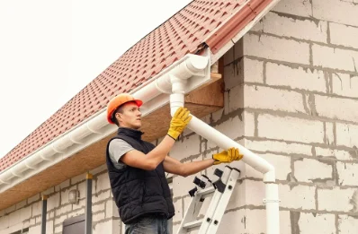 Pose et remplacement de gouttières à Fromental